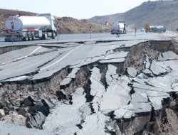 Cizre'de İpekyolu ikinci kez çöktü