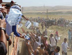 PYD baskısı ve kıtlık Rojava halkını göç ettiriyor