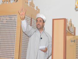 Cuma hutbesinde `Tekbir` getirip `Rabia` selamı verdiler