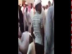 Suudiler ve Mısırlılar camide birbirine girdi