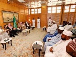 Suudi Bakanlık İmamlara Tehdit Etti