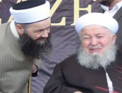 İsmail Ağa cemaatinin lideri Mahmud Ustaosmanoğlu hastaneye kaldırıldı