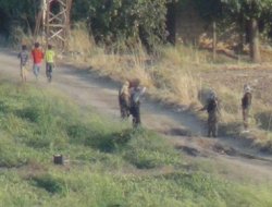 Silahlı PYD'li grup Türkiye sınırında