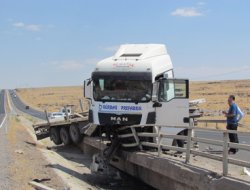 Siverek'te TIR kazası ucuz atlatıldı