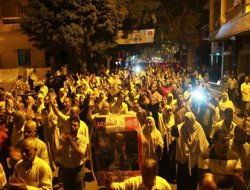 Mısır halkı meydanları terketmiyor