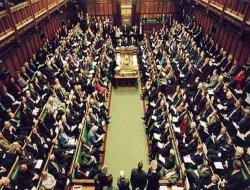 İngiltere parlamentosunda Suriye'ye müdahale izni çıkmadı