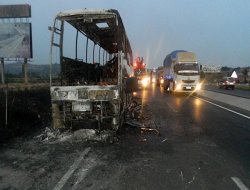 Yolcular yanmaktan son anda kurtuldu