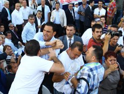 İzmir Fuarı'nın açılışında Ak Parti ve CHP arasında gerginlik