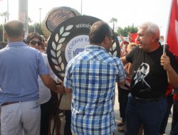 Mersin'de 30 Ağustos kutlamalarında çelenk krizi