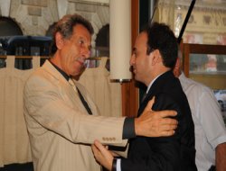 Baydemir'in Ermeni aşkı kıtalar aştı