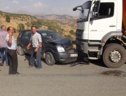 Tapantepe'de kamyon ile otomobil çarpıştı