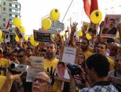 İtalya'da binlerce Müslüman Mısır için ayaktaydı