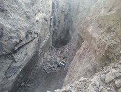 Göçük altındaki işçilere ulaşıldı