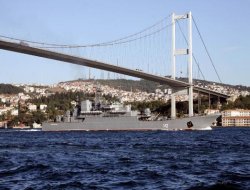 Rus savaş gemileri Boğaz'dan geçti