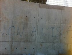 İnşaat halindeki camiye ırkçı saldırı