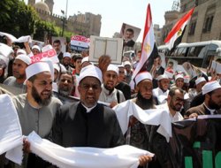 Mısır'da darbe sonrası 50 bin imam görevden alındı