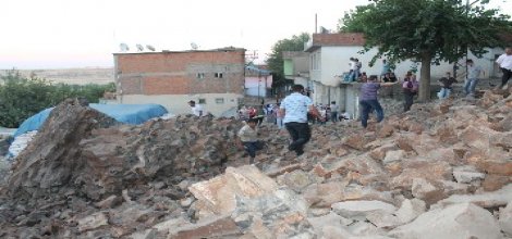 Diyarbakır'da göçük: 3 ev yıkıldı
