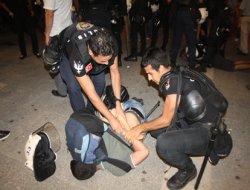 Mersin'de eylemcilere polis müdahalesi: 8 gözaltı