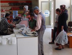 Umut-Der'den öğrencilere kırtasiye yardımı