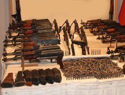 54 yıllık örgütü silahları teslim ediyor