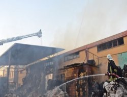 Gaziantep`te iplik fabrikası kül oldu