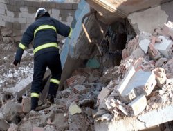 Beyoğlu'nda bir bina çöktü