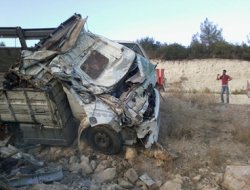 Hurdaya dönen araçtan burnu kanamadan çıktı!