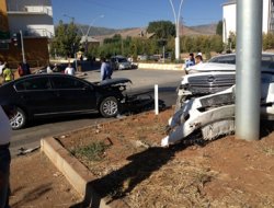 MÜSİAD konvoyu kaza yaptı