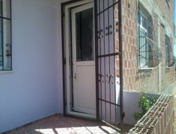 Eve giren hırsız kadının bağırmasıyla kaçtı