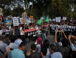`Kardeşlik Yürüyüşü` Fatih Camii`nde bitti