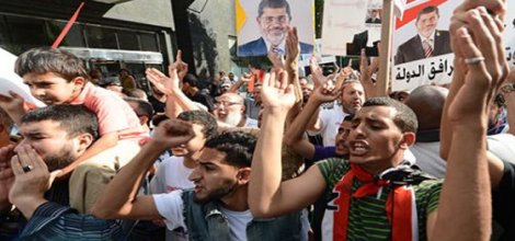 Katliam ve Yasaklara Rağmen Halk Sokakta