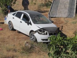 Virajı alamayan otomobil şarampole yuvarlandı