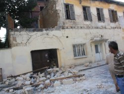 Mersin'de tarihi bina çöktü