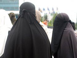 İngiltere'de Mahkemelerde 'Peçe' Tartışması