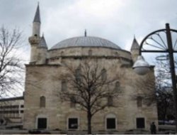 Tam 200 camiye saldırdılar