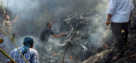 Helikopter pilotlarından 2'si öldü, diğeri esir