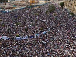 Mısır'da Yüz Binler Tahrir Meydanı'nda