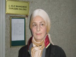 Başörtüsüyle avukatlık yapmasına yine izin verilmedi