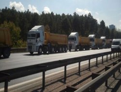 Kamyonlar TEM'İ felç etti