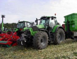 Uzaktan kumandalı dev traktör