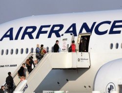 Uçakta 1,3 ton kokain