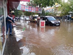 Bingöl'de ani bastıran yağmur hayatı olumsuz etkiledi