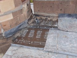 Cami çatısının kurşunları çalındı