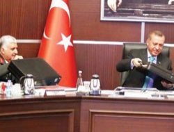 Erdoğan ve Özel çantaları karıştırdı