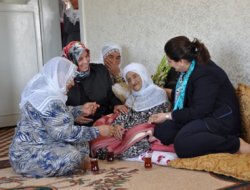 117 yaşındaki Edibe Nine'yi ziyaret ettiler