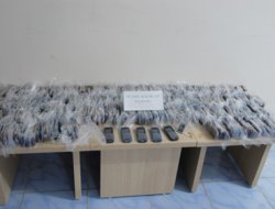 Yüzlerce kaçak cep telefonu ele geçirildi