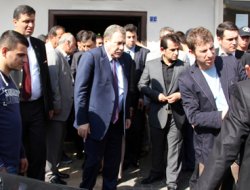 Bakanların konvoyunda şüpheli şahsa gözaltı