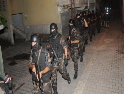 Mersin’de siyasi partiye kumar baskını