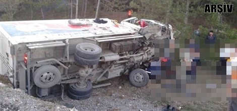 İşçileri taşıyan kamyonet kaza yaptı: 7 ölü