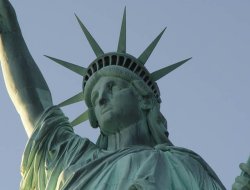 Kriz Özgürlük Anıtı'nı da vurdu